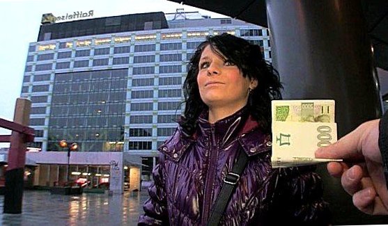 Порно из ТГ: Негритянка с маленькой грудью пришла делать курсовик